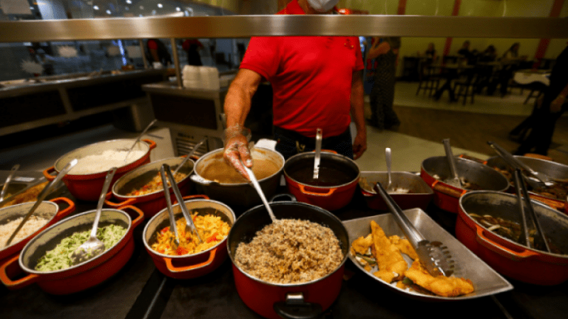 Segundo o IBGE, restaurantes e bares geram mais empregos