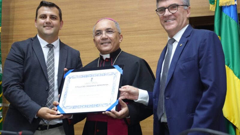 Bispo da Diocese de Propriá recebe Títulos de Cidadão Sergipano e Aracajuano
