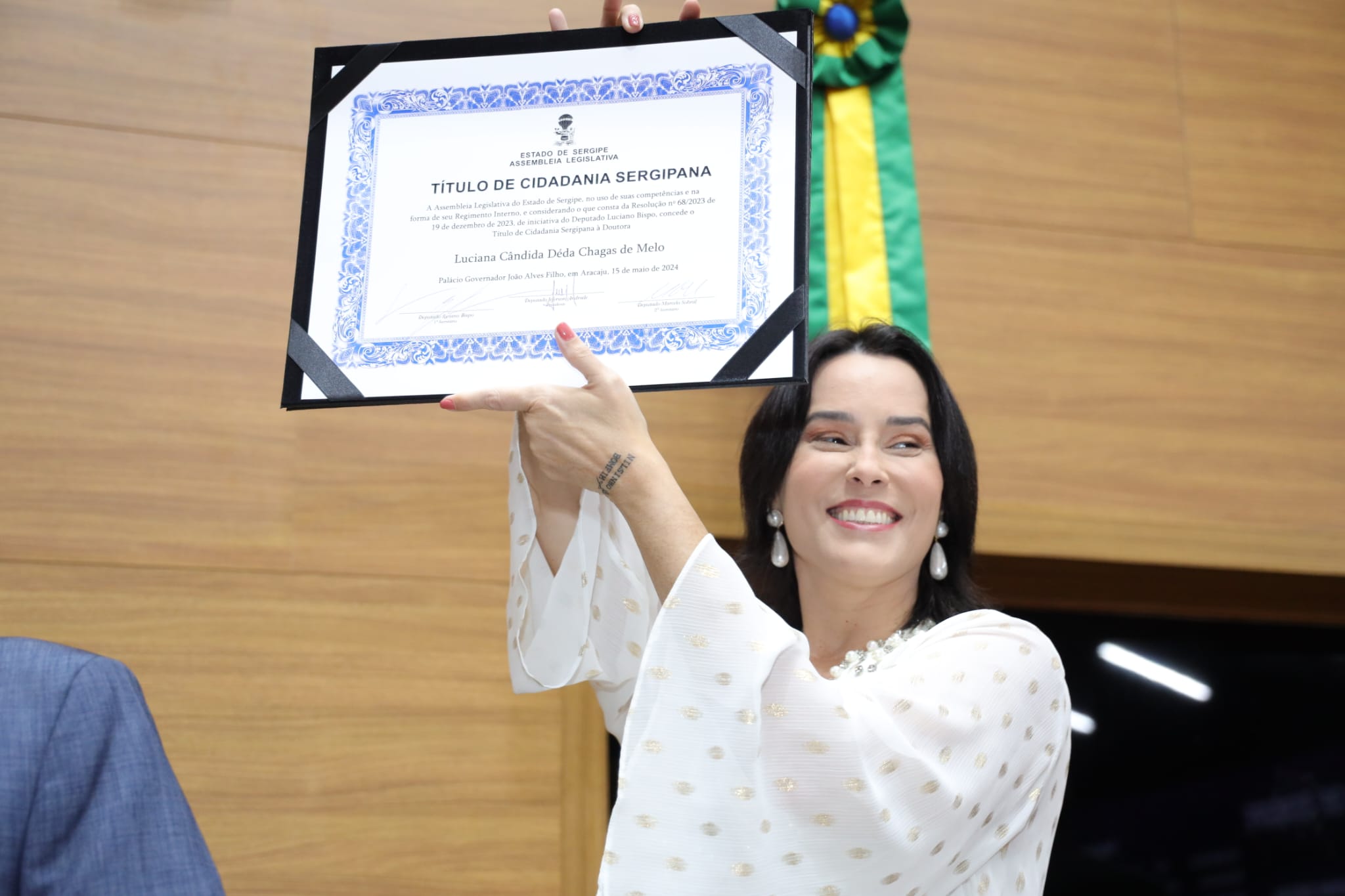 Luciana Déda recebe Título de Cidadania Sergipana