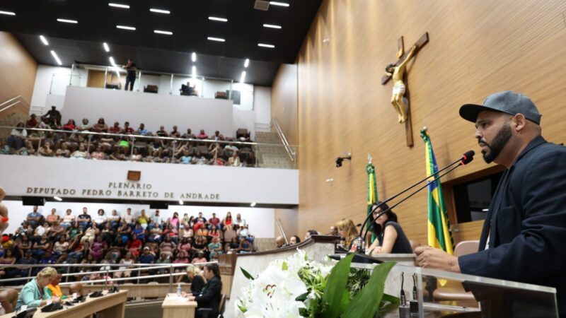 Sessão Especial homenageia garis e margaridas no plenário da Alese