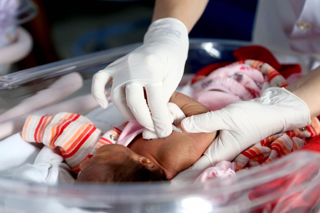 Projeto Corujinha garante vacinação nas maternidades e orientação sobre pós-parto