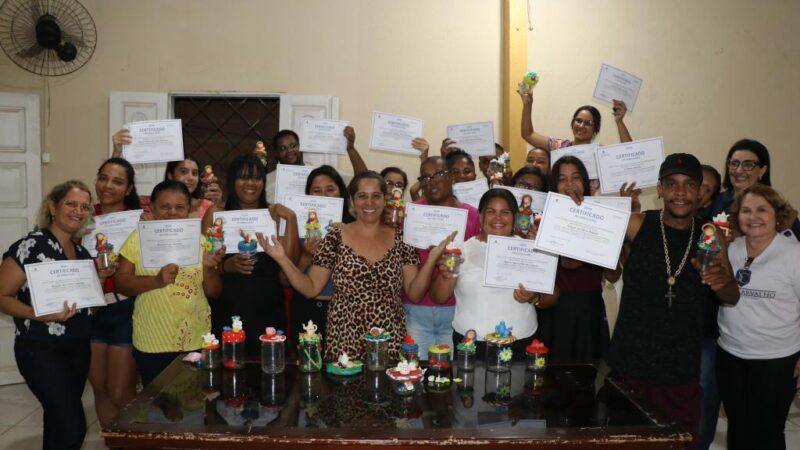 Trabalho Social: Prefeitura realiza oficina de biscuit para moradores do Recanto da Paz