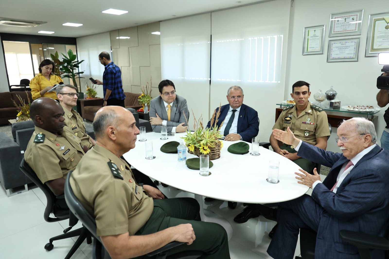 Oficiais do Exército visitam Assembleia Legislativa de Sergipe