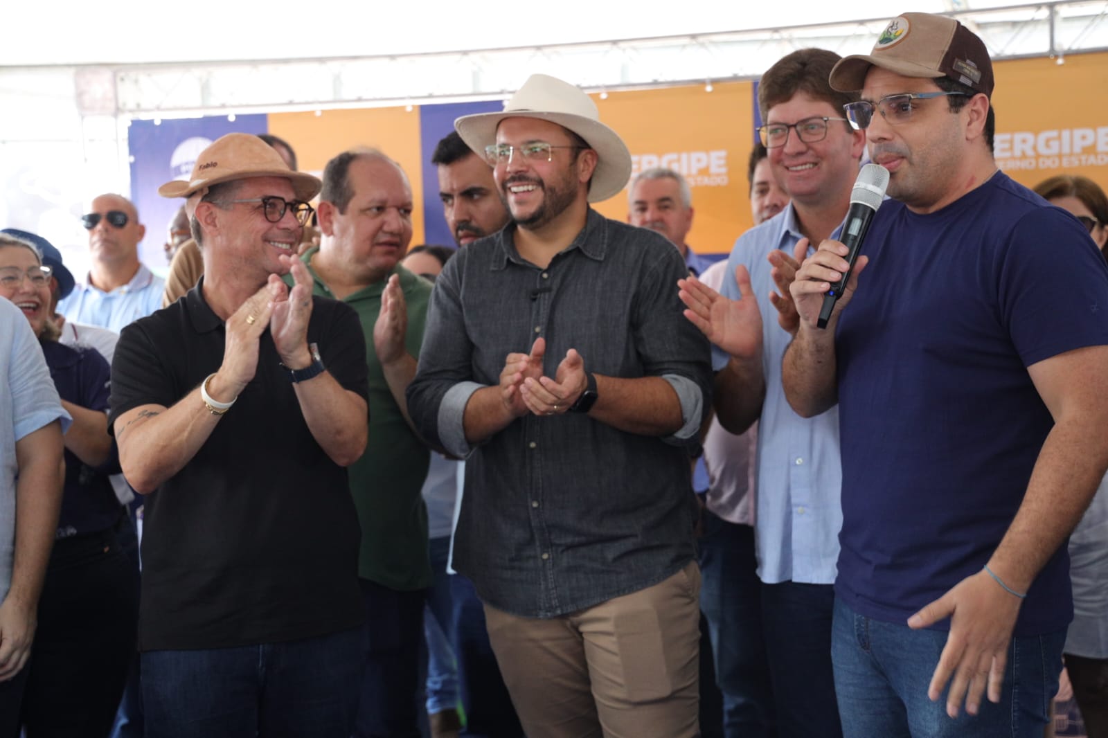 Jeferson Andrade comemora assinatura de ordem de serviços no Alto Sertão do Estado