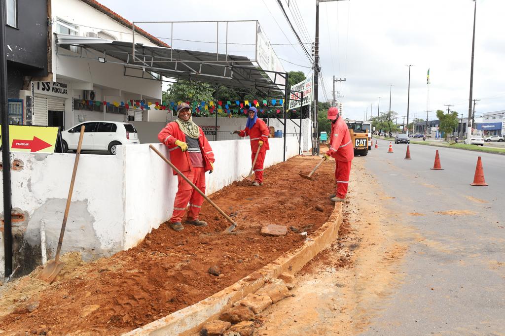 Tancredo Neves: reforma na ciclovia e passeios da avenida traz conforto e renova a paisagem