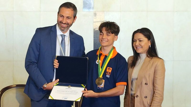 Aluno do Colégio Estadual João Batista Nascimento representa Sergipe no Programa Jovem Senador