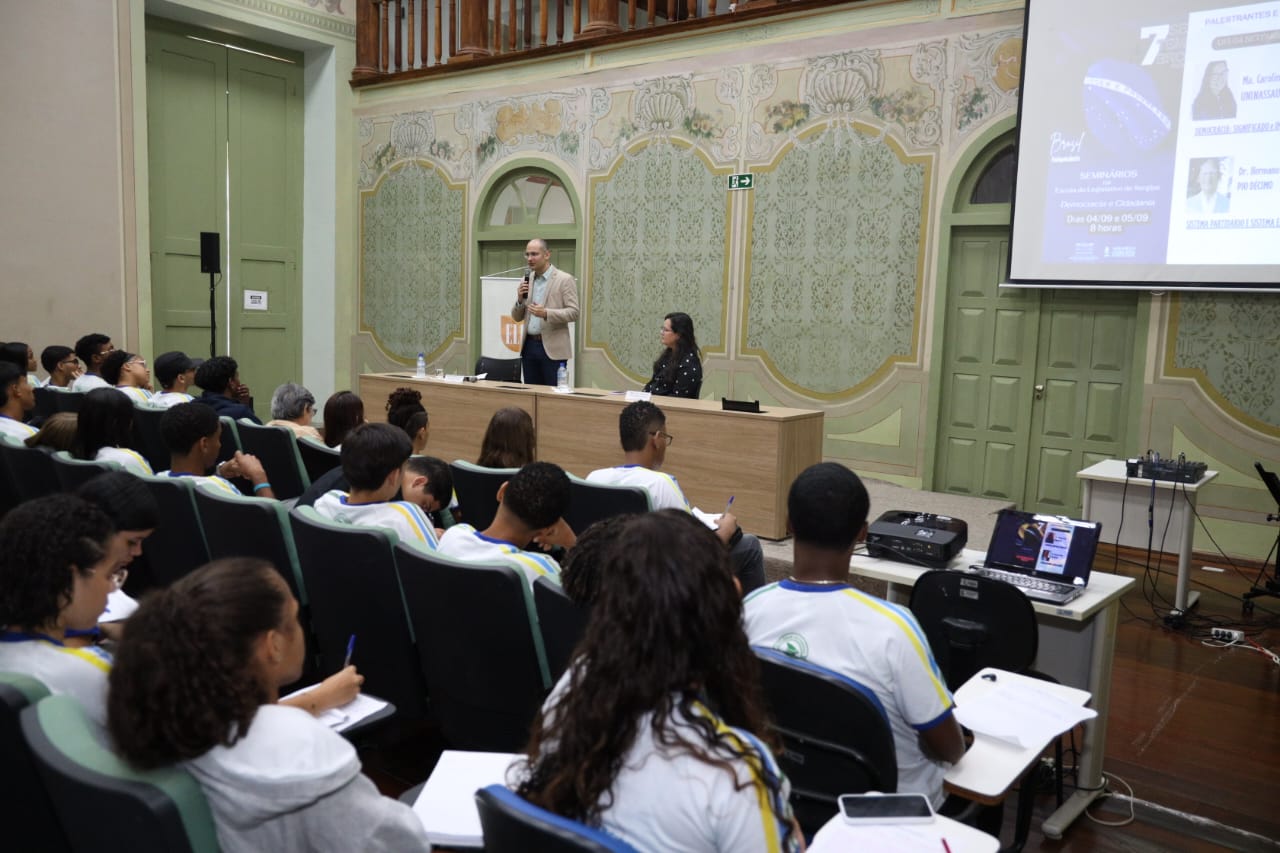 Elese realiza Seminário sobre Democracia e Cidadania em comemoração à Semana da Pátria