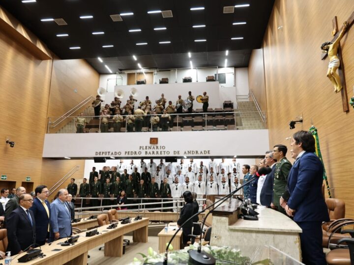 Palestra e vídeo institucional ressaltam atividades realizadas pela Marinha