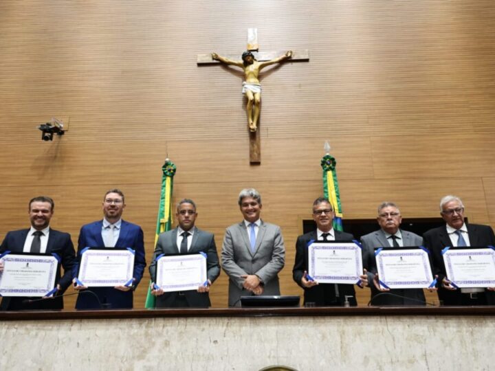 Presidente da Alese recebe a mais alta honraria do Tribunal de Contas de Sergipe