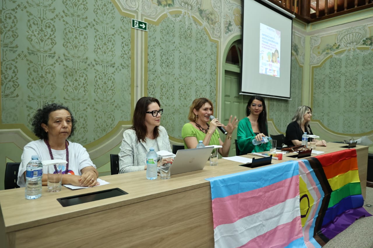 Roda de conversa debate respeito e dignidade para crianças e adolescentes trans