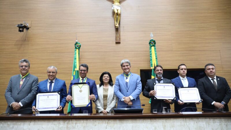 Sessão Especial é marcada por entrega de medalha e Títulos de Cidadania