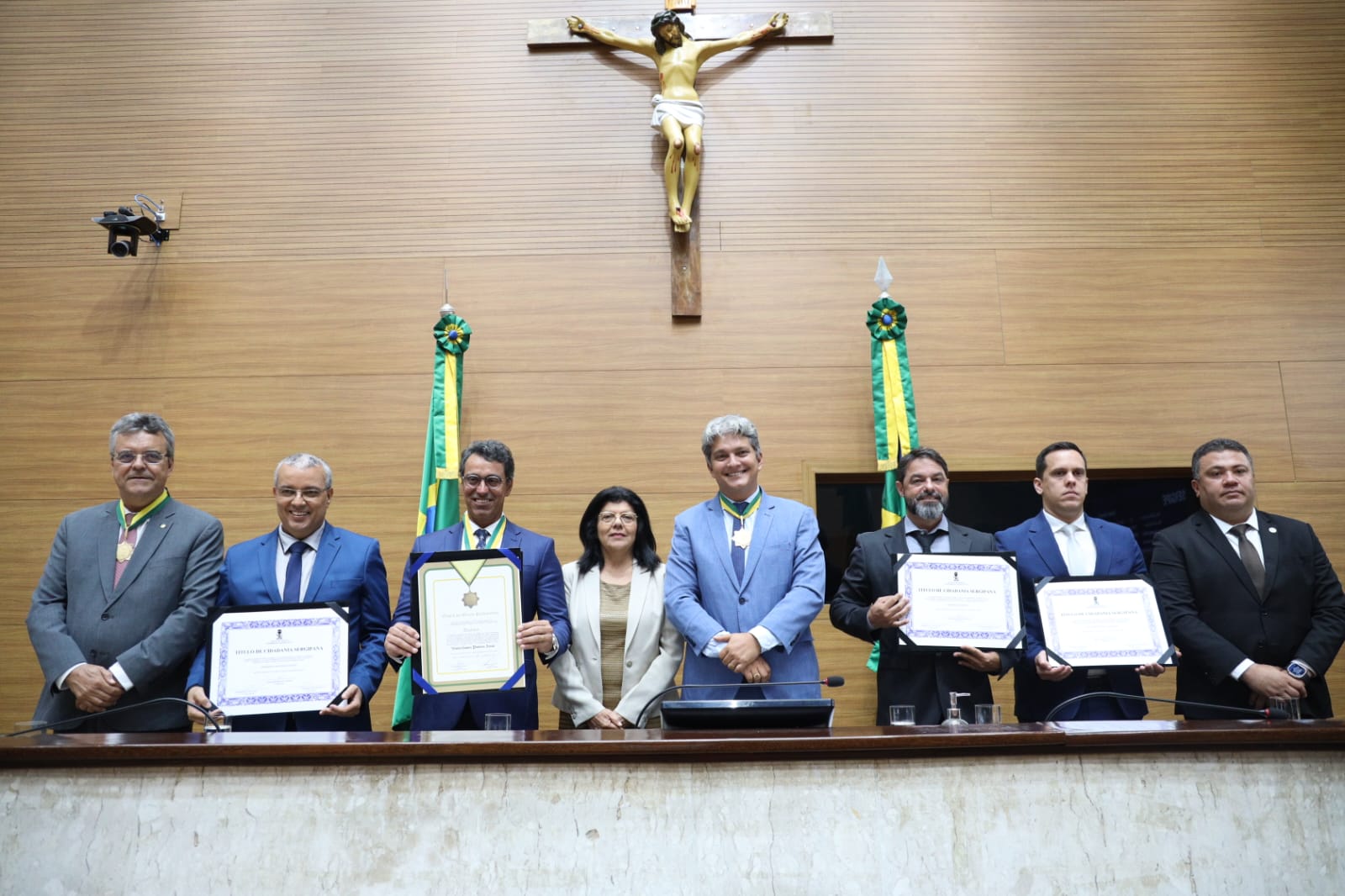 Sessão Especial é marcada por entrega de medalha e Títulos de Cidadania