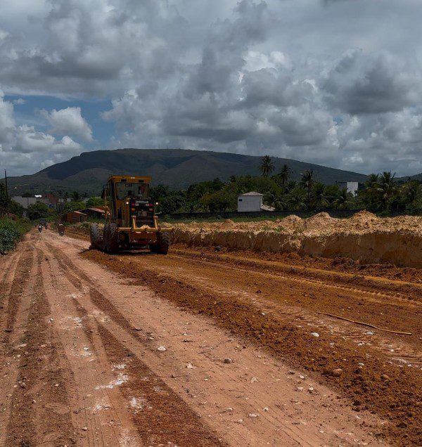 Prefeitura intensifica ações de patrolamento nas estradas de diversos povoados