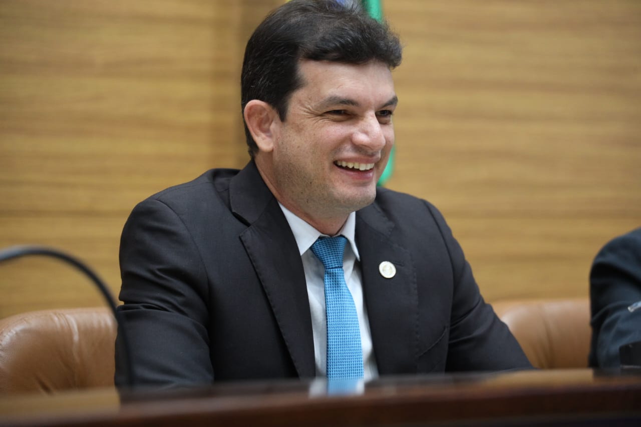 Sancionado projeto de deputado Paulo Júnior que garante matrícula para irmãos na mesma escola da rede pública