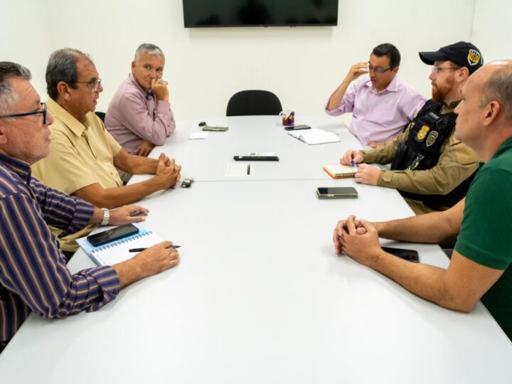 Prefeitura de Aracaju discute ordenamento de bares e restaurantes que ocupam calçadas e ruas