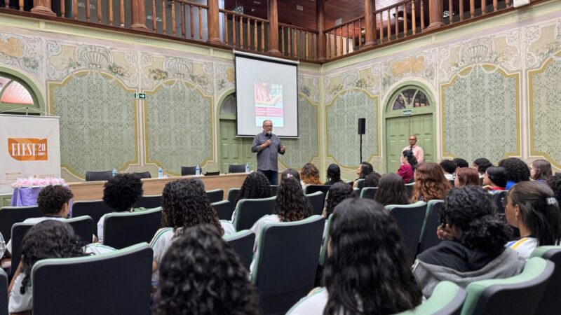 Elese realiza palestra “Mulheres que Crescem na Escola”