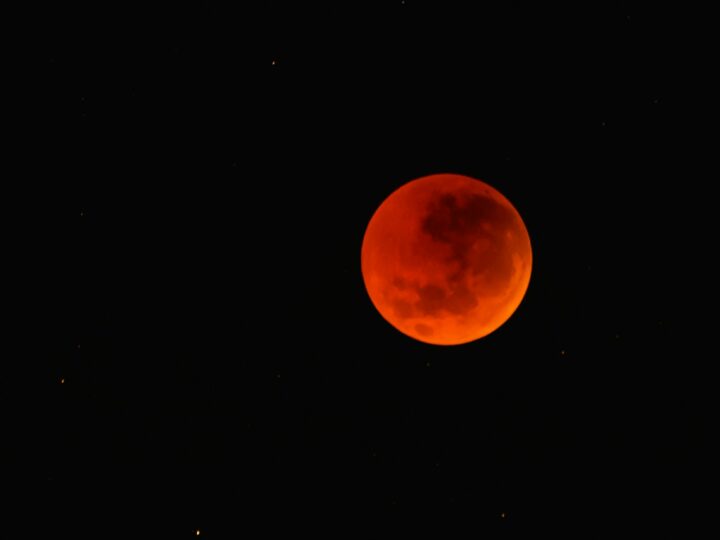 Tudo sobre o eclipse total da “lua de sangue” nesta sexta (14/03)