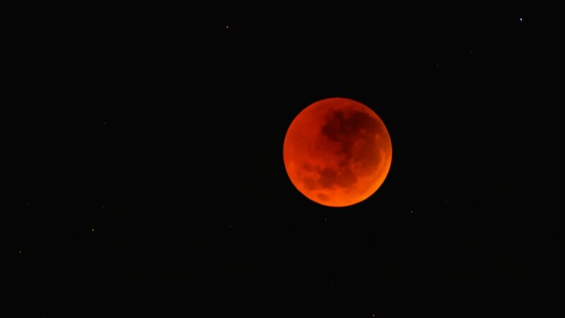 Tudo sobre o eclipse total da “lua de sangue” nesta sexta (14/03)