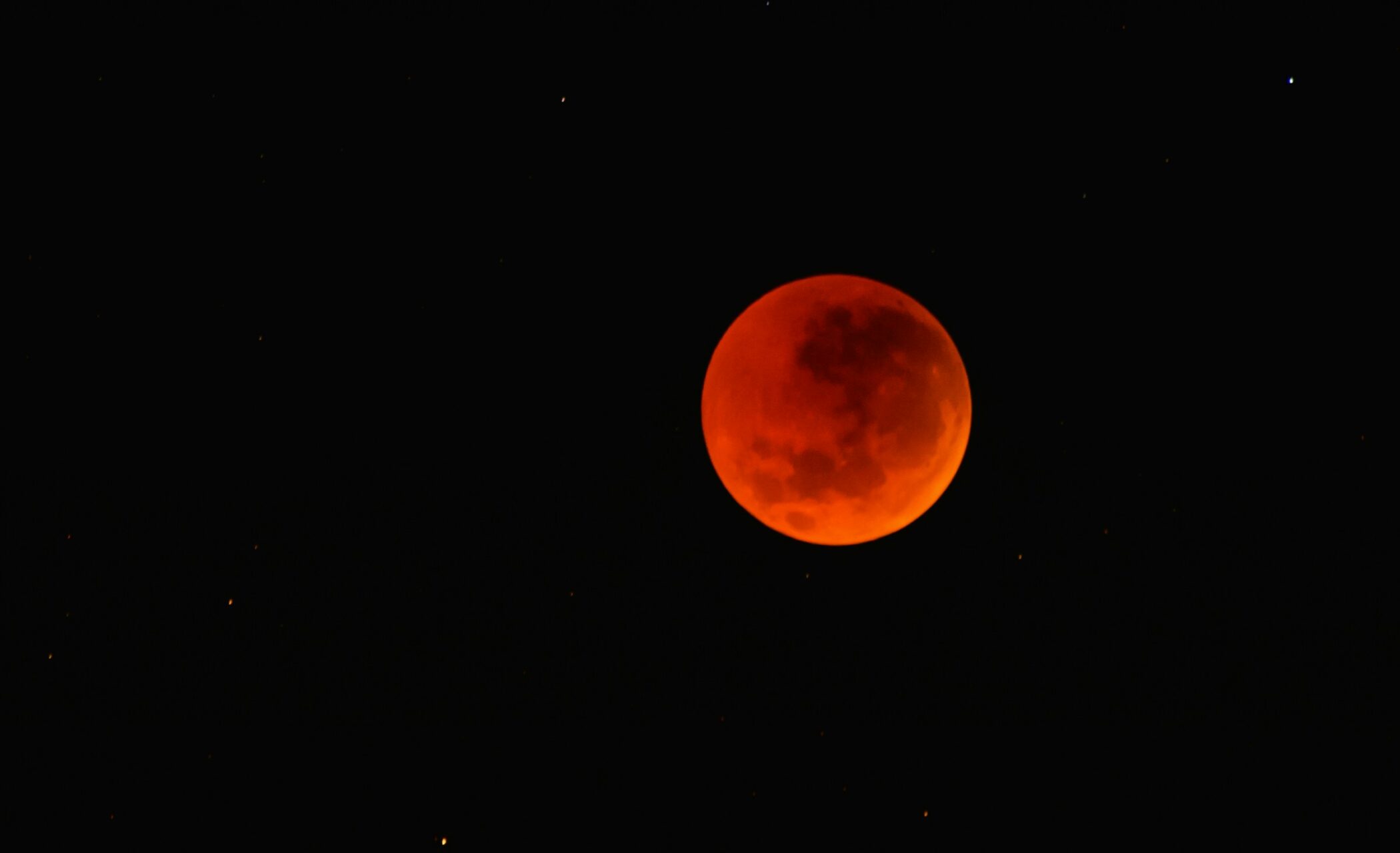 Tudo sobre o eclipse total da “lua de sangue” nesta sexta (14/03)