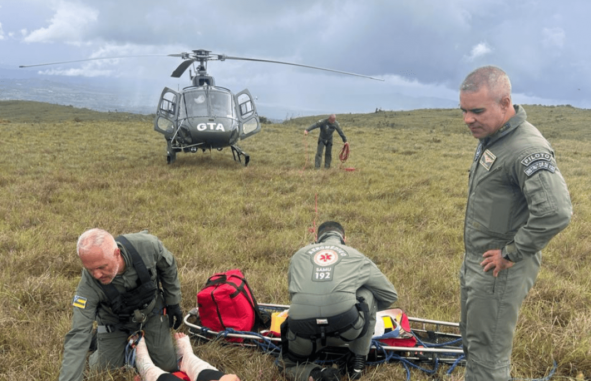 GTA resgata jovem que caiu e fraturou pé durante trilha na Serra de Itabaiana