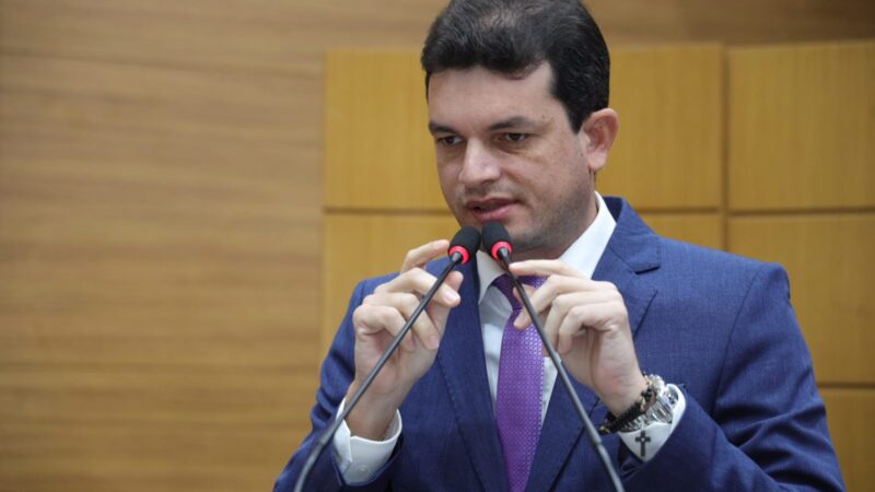 Paulo Júnior solicita serviços de tapa-buraco na rodovia João Bebe Água