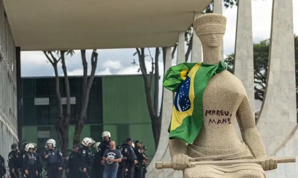 Governo usa excesso de pedidos de urgência na Câmara para conter avanço de projeto da anistia