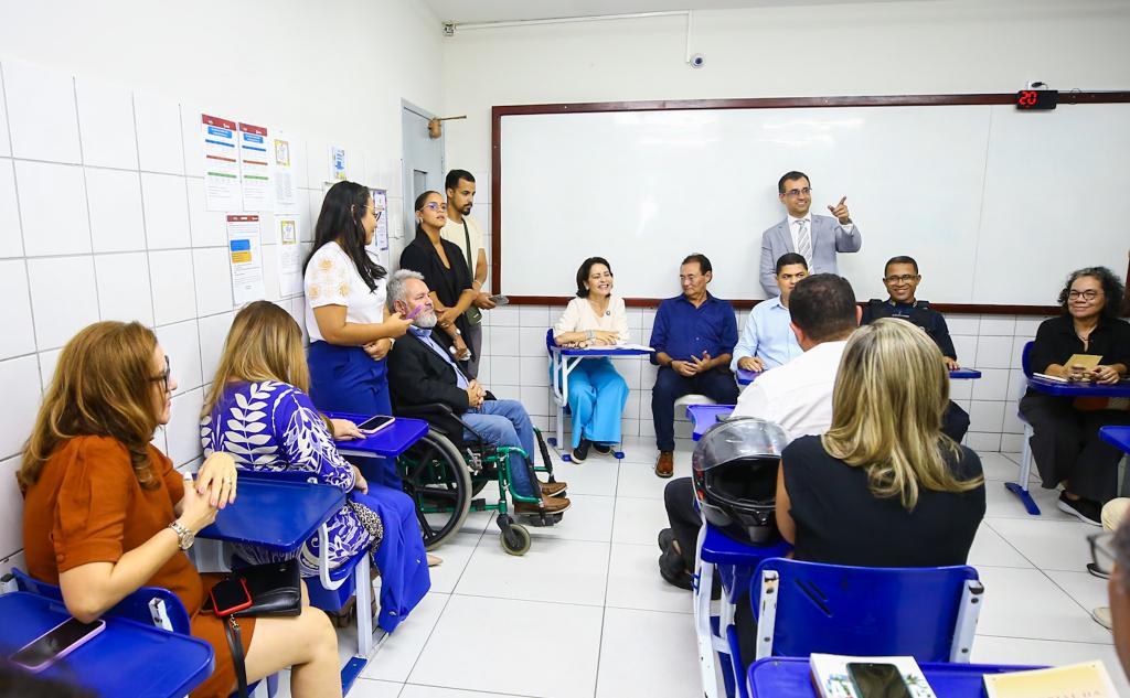 Gestão participativa: prefeita Emília Corrêa dialoga com moradores do bairro Luzia