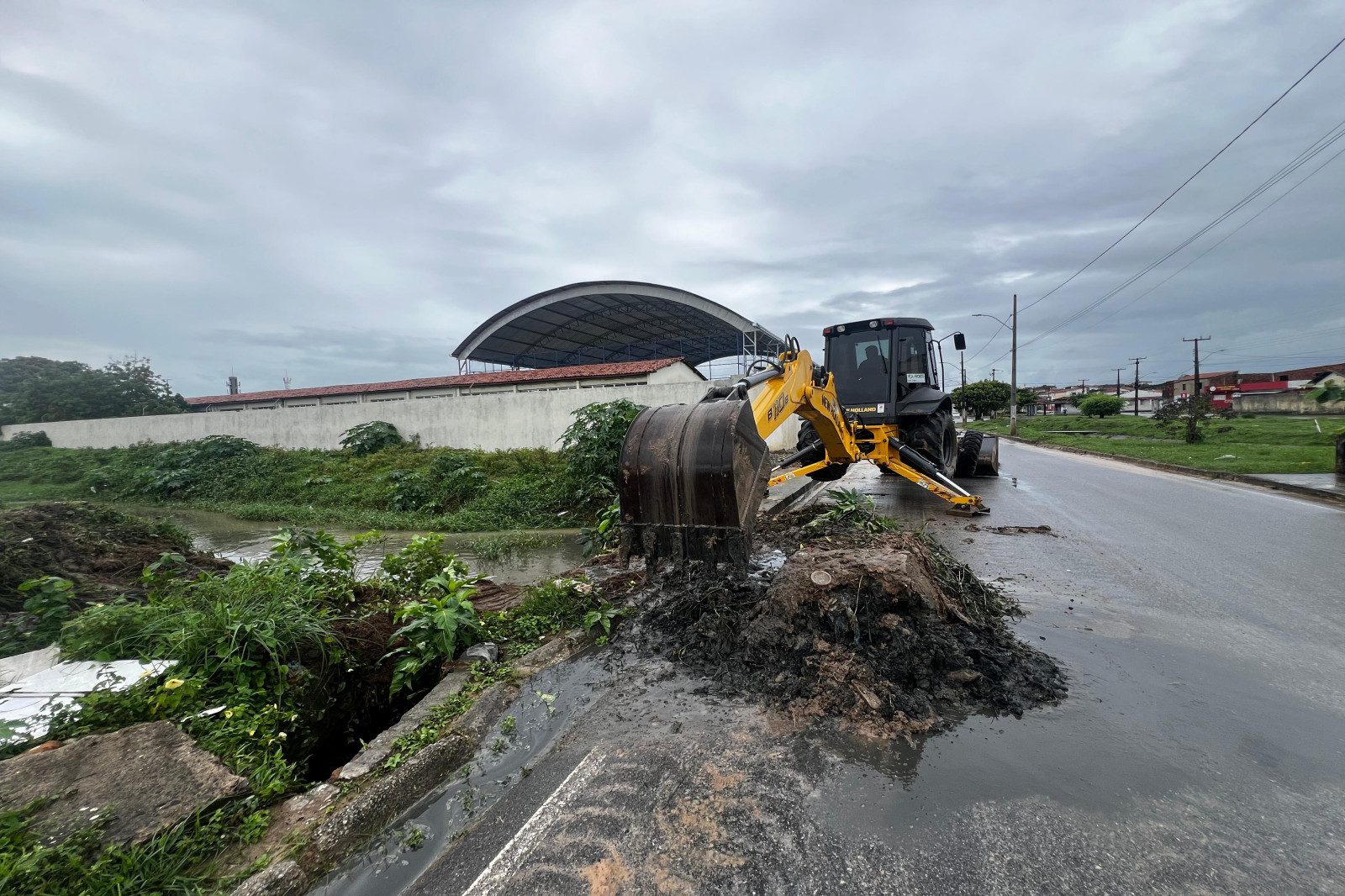 Prefeitura de São Cristóvão intensifica ações para minimizar impactos das chuvas no município