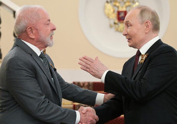 Lula se reúne com Putin, defende ampliação das relações com a Rússia e critica tarifaço dos EUA