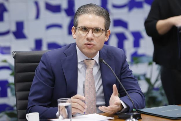 Hugo Motta critica “polarização social” e reforça posição do Congresso contra aumento do IOF