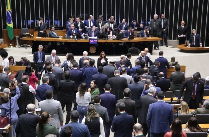 Câmara dos Deputados analisa novas regras para licenciamento ambiental, precatórios e dívidas rurais