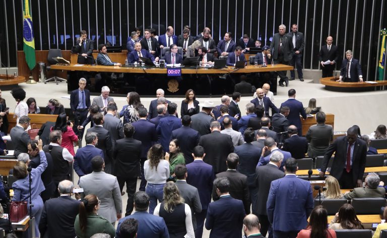 Câmara dos Deputados analisa novas regras para licenciamento ambiental, precatórios e dívidas rurais