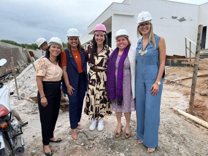 Ministra das Mulheres visita obra da Casa da Mulher Brasileira em Aracaju