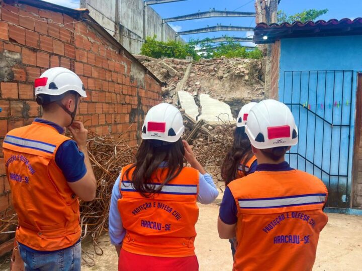 Defesa Civil de Aracaju atende ocorrência de colapso parcial de galpão no bairro Olaria