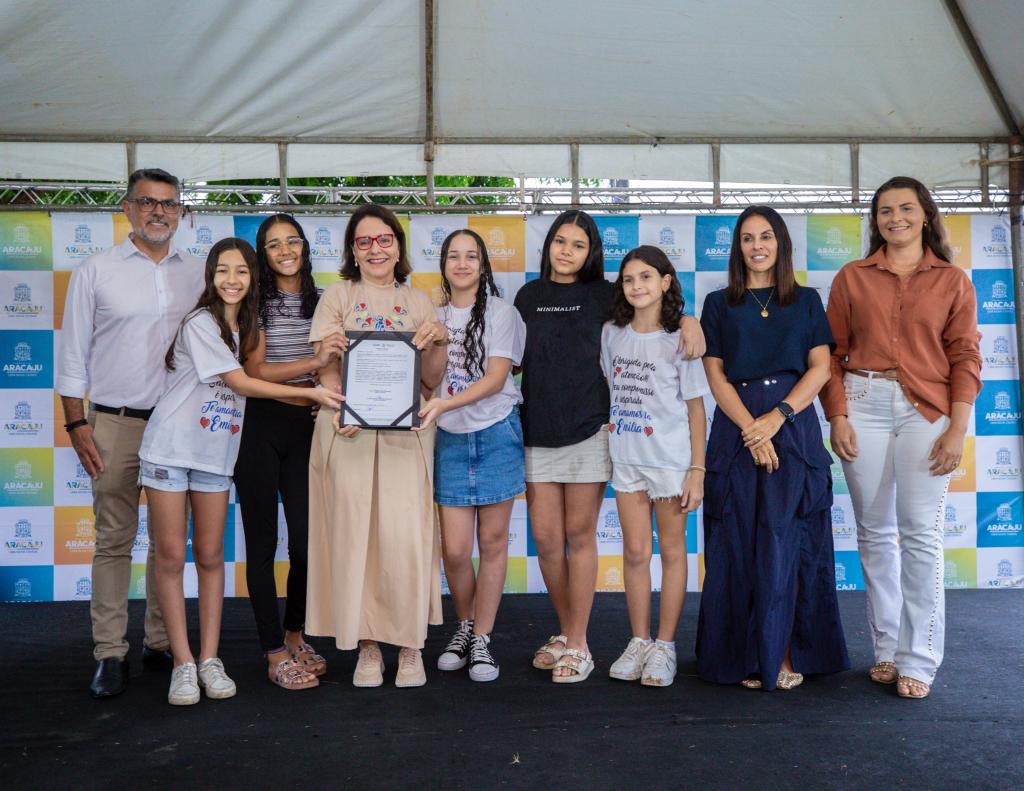 Prefeita Emília Corrêa assina ordem de serviço para reurbanização da Praça Maria Augusta, na Aruana