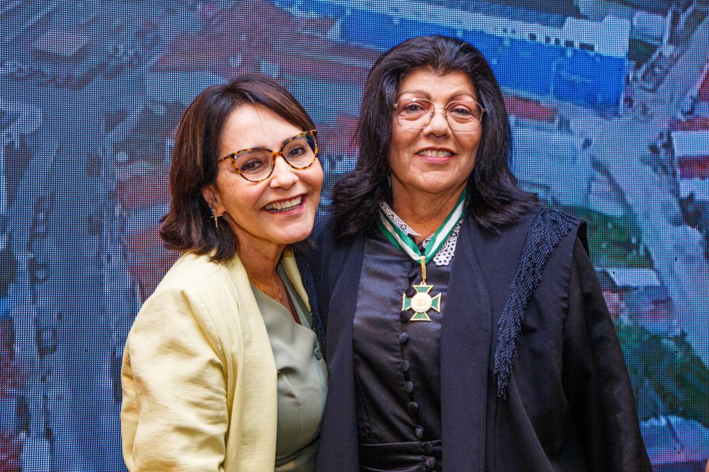 Prefeita Emília Corrêa prestigia posse da conselheira Angélica Guimarães como presidente do TCE/SE