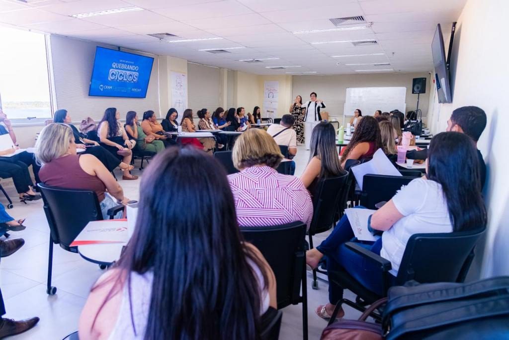 Sala Azul de Aracaju é apresentada como referência em seminário sobre grupos reflexivos