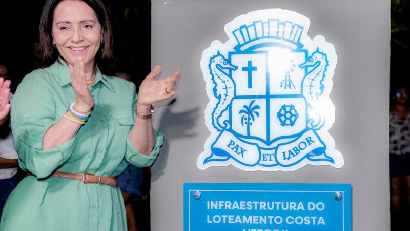 Prefeita Emília Corrêa inaugura obras de infraestrutura e nova praça no bairro Aruana