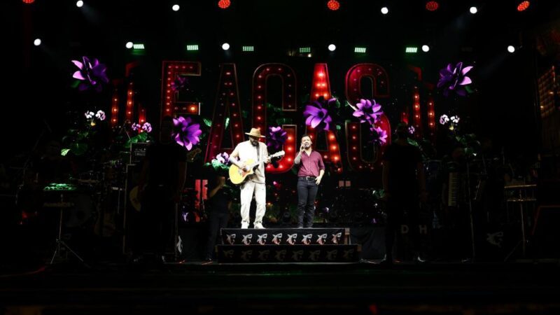 Forró Caju 2026 tem quarta noite marcada por romantismo e música na Praça dos Mercados