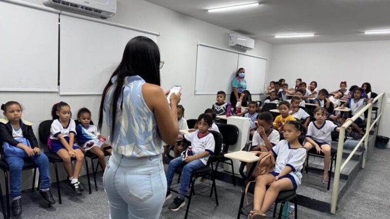 Encontro do Clube do Livro Juvenil estimula leitura e troca de experiências entre jovens