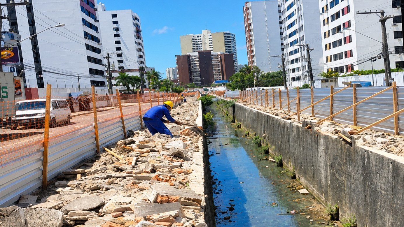 Obra de urbanização do canal da Avenida Silvio Teixeira entra em nova etapa